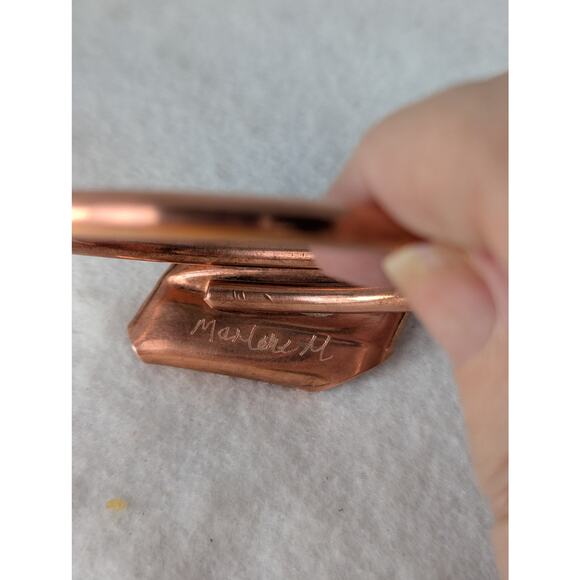 Copper bangle closed must fit over knuckles not more than ,7 .25'.Heavy gauge - Picture 5 of 7